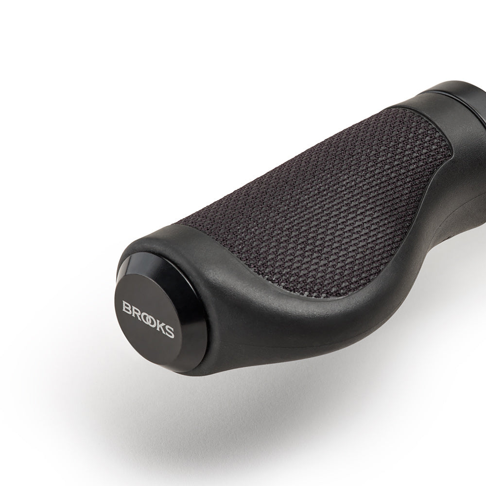 CSG6SS0A01000_ERGORUB040010_Brooks-England_3_ergonomic-cambium-rubber-100-100-black-grips_detail1.jpg