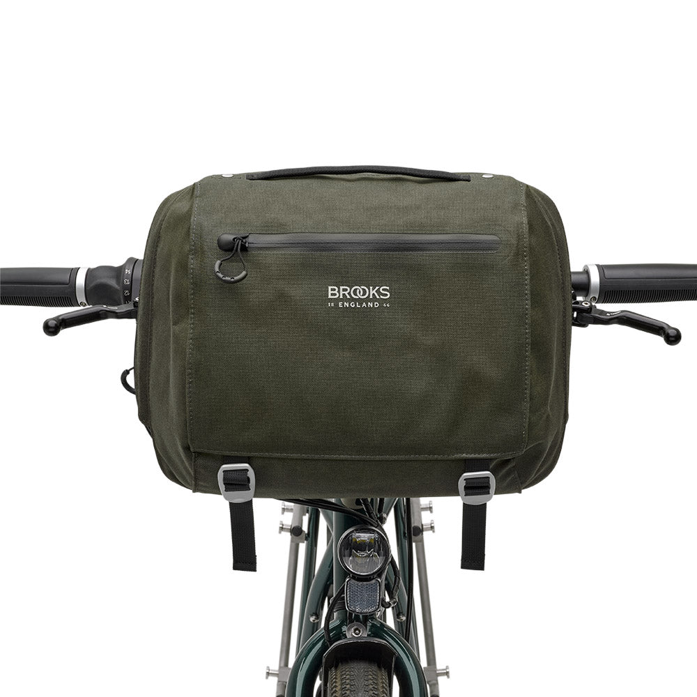 BHB02PLA00401_BHB02PLA00401_Brooks-England_5_handlebar-compact-bag-mud-green-scape-bike-bags-set-up_front.jpg.jpg