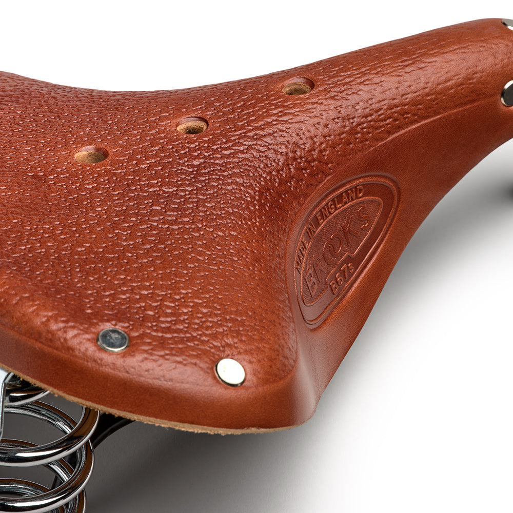 B427DS0A07203_B427DS0A07203_Brooks-England_6_b67-short-honey-leather-saddle_detail1.jpg