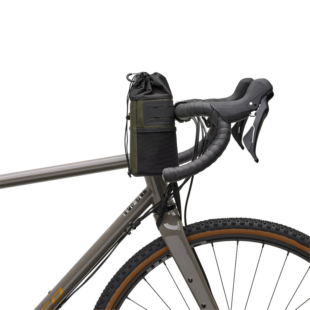 BHB04PLA00401_BHB04PLA00401_Brooks-England_4_feed-pouch-mud-green-scape-bike-bags-set-up_side.jpg