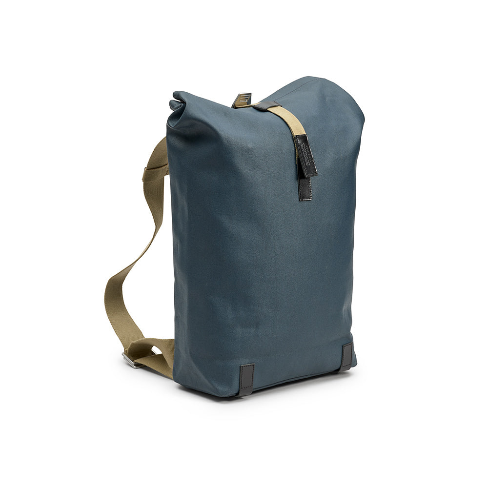 BB04300A07267_PICKWIC007267_Brooks-England_5_pickwick-cotton-canvas-26L-dark-blue-backpacks_3-4.jpg