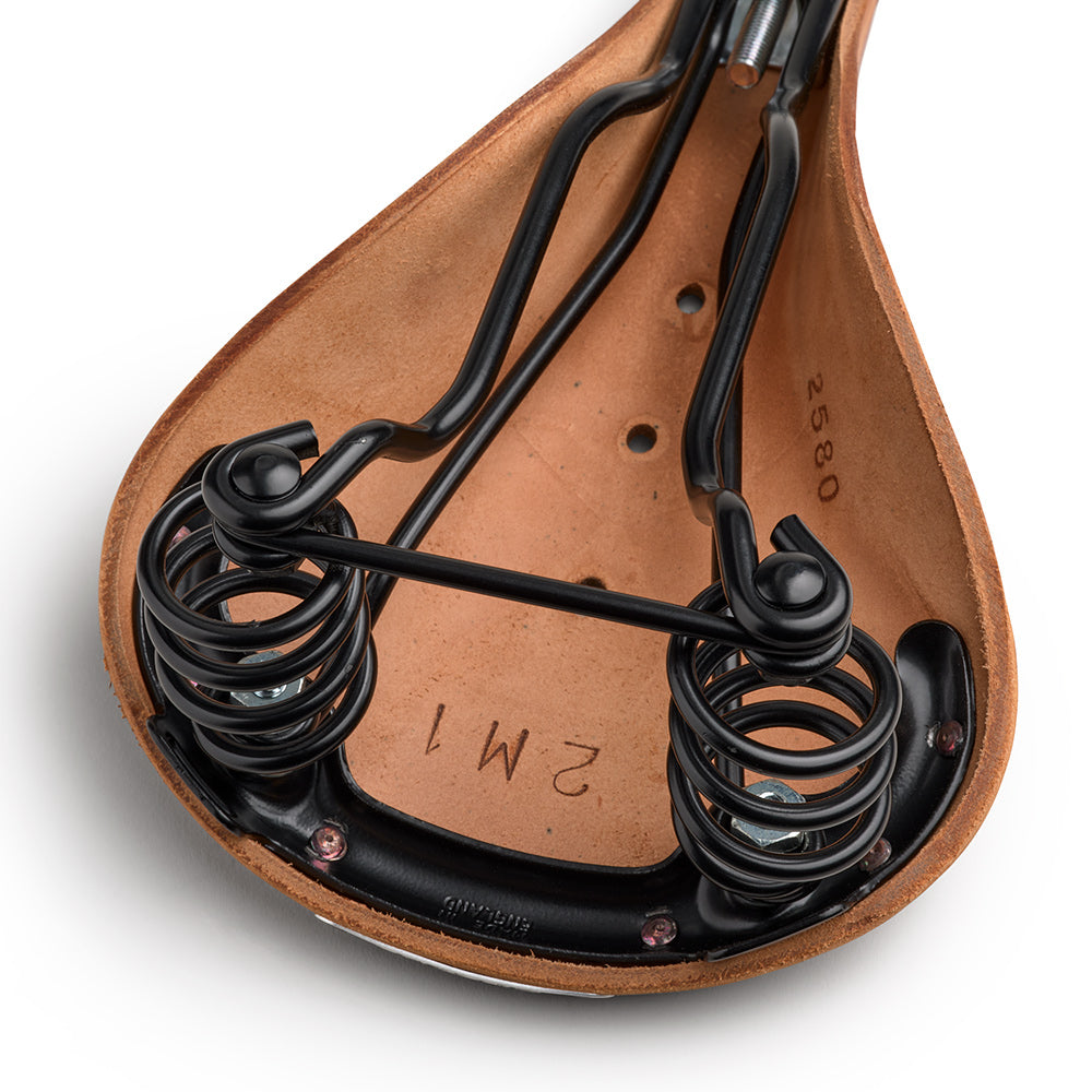 B337H00A07203_B337H00A07203_Brooks-England_7_flyer-special-honey-leather-saddle_detail2.jpg