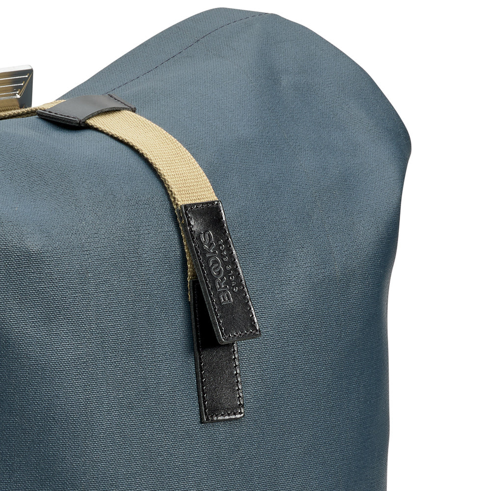 BB04300A07267_PICKWIC007267_Brooks-England_9_pickwick-cotton-canvas-26L-dark-blue-backpacks_detail3.jpg