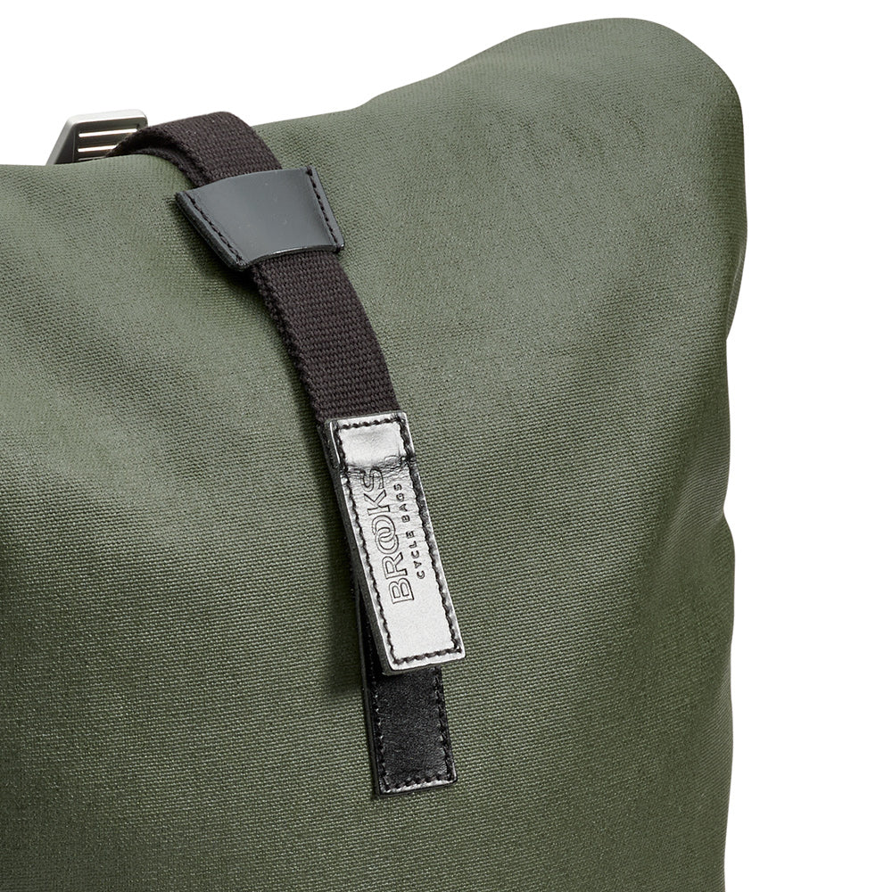 BB04300A07282_PICKWIC007282_Brooks-England_9_pickwick-cotton-canvas-26L-forest-backpacks_detail3.jpg