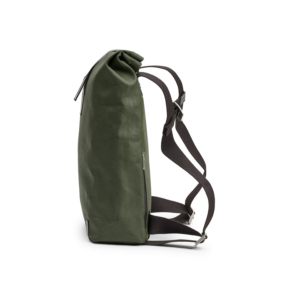 BB04300A07282_PICKWIC007282_Brooks-England_4_pickwick-cotton-canvas-26L-forest-backpacks-left_side.jpg