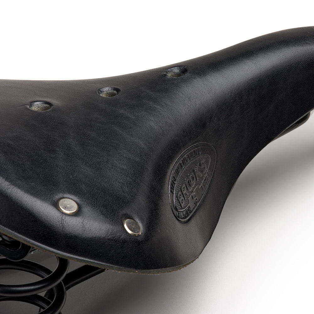 B396D00A07202_B396D00A07202_Brooks-England_6_flyer-short-black-leather-saddle_detail1.jpg