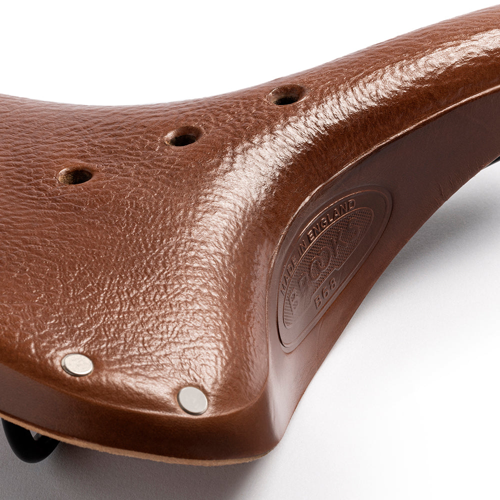 B282HS0A07203_B282HS0A07203_Brooks-England_6_b68-honey-leather-saddle_detail1.jpg