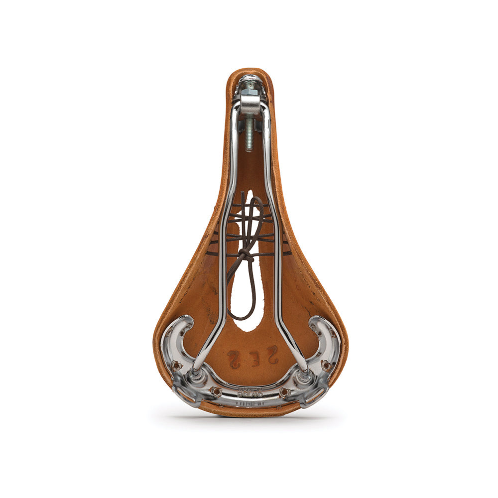 B214IL0A17203_B214IL0A17203_Brooks-England_3_B17-narrow-carved-honey-leather-saddle_bottom.jpg